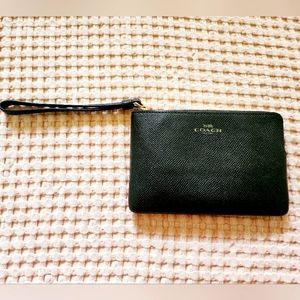 Coach corner zip wristlet black